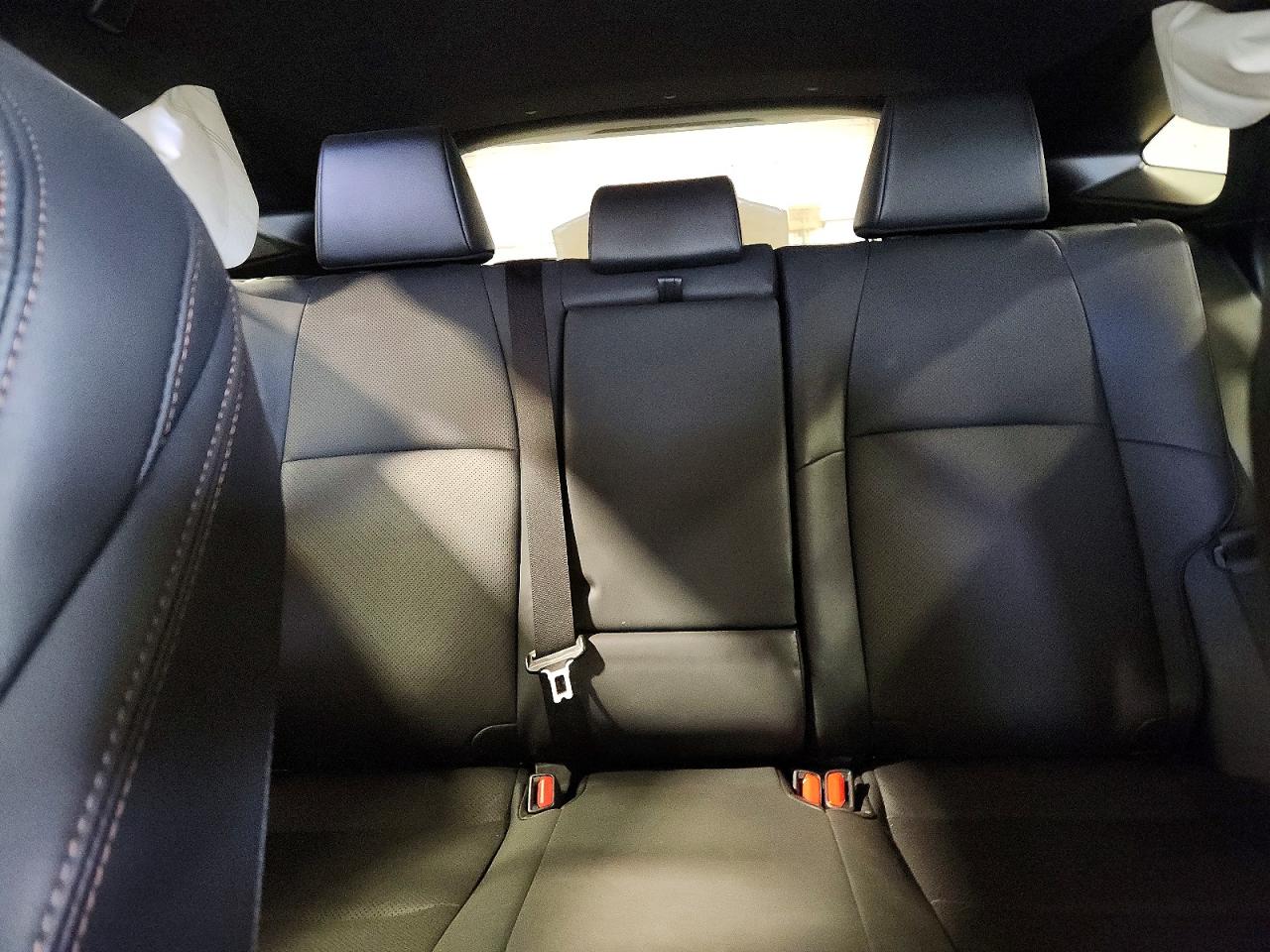 2021 TOYOTA VENZA XLE photo 19