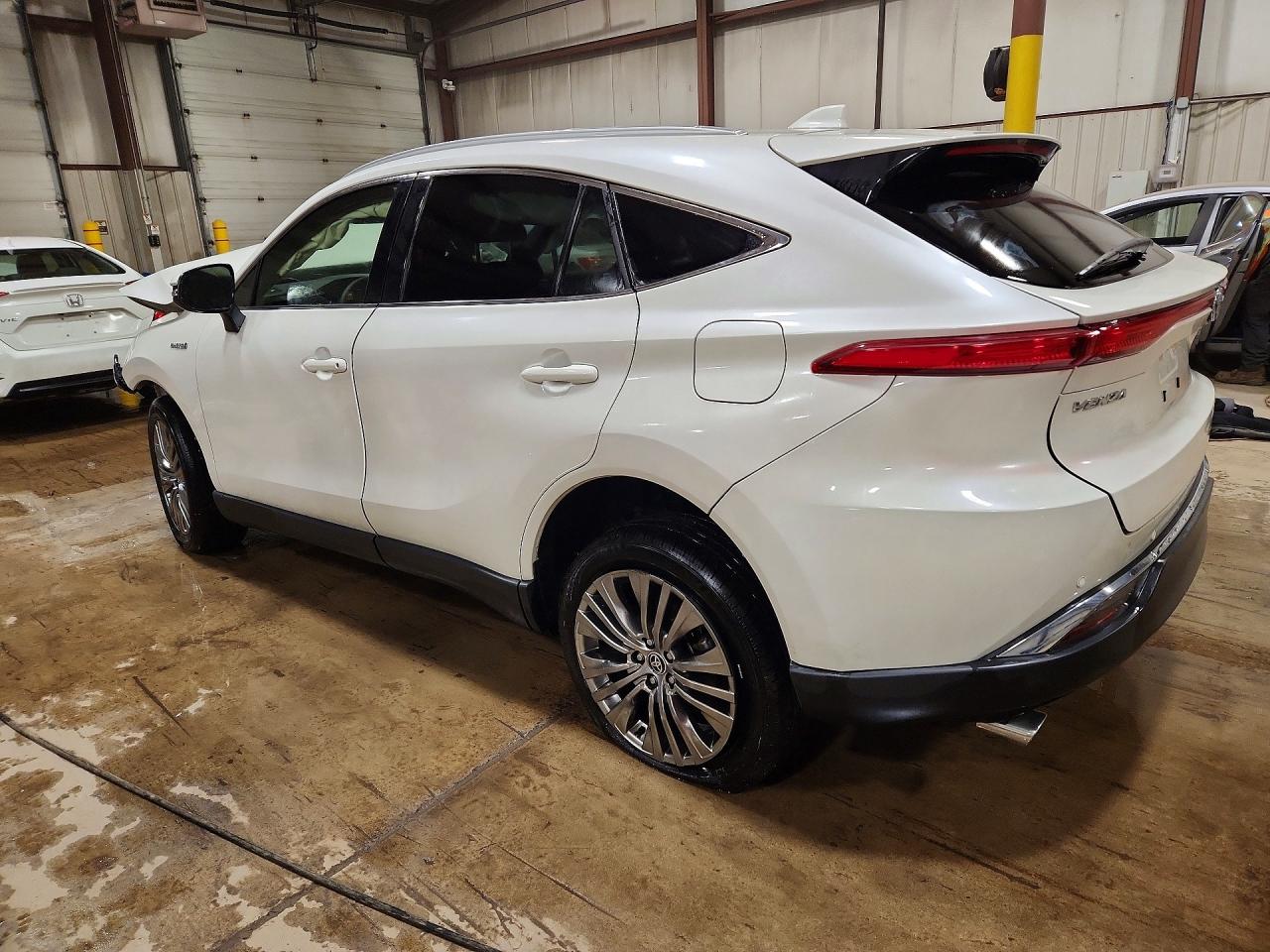 2021 TOYOTA VENZA XLE photo 3