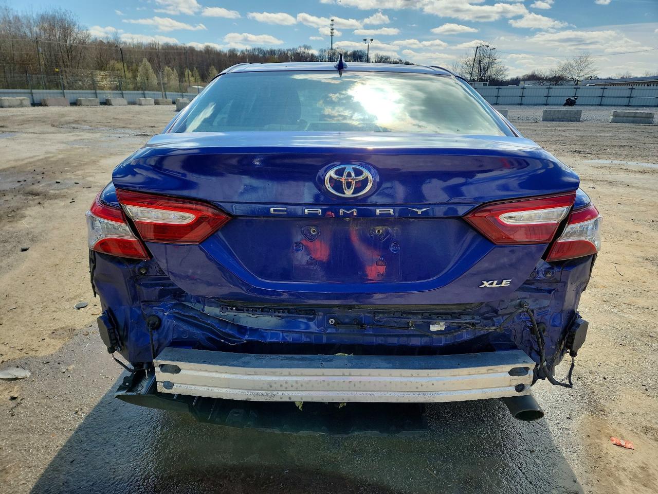 2018 TOYOTA CAMRY XLE photo 6