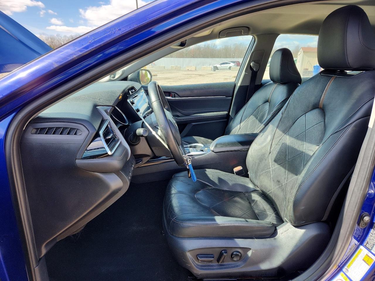 2018 TOYOTA CAMRY XLE photo 7