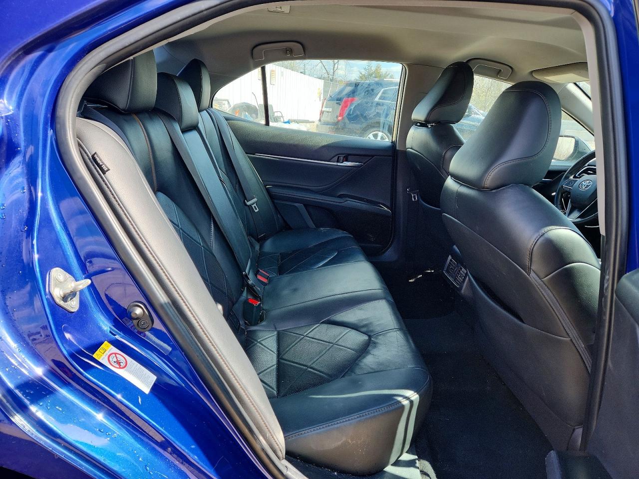 2018 TOYOTA CAMRY XLE photo 10