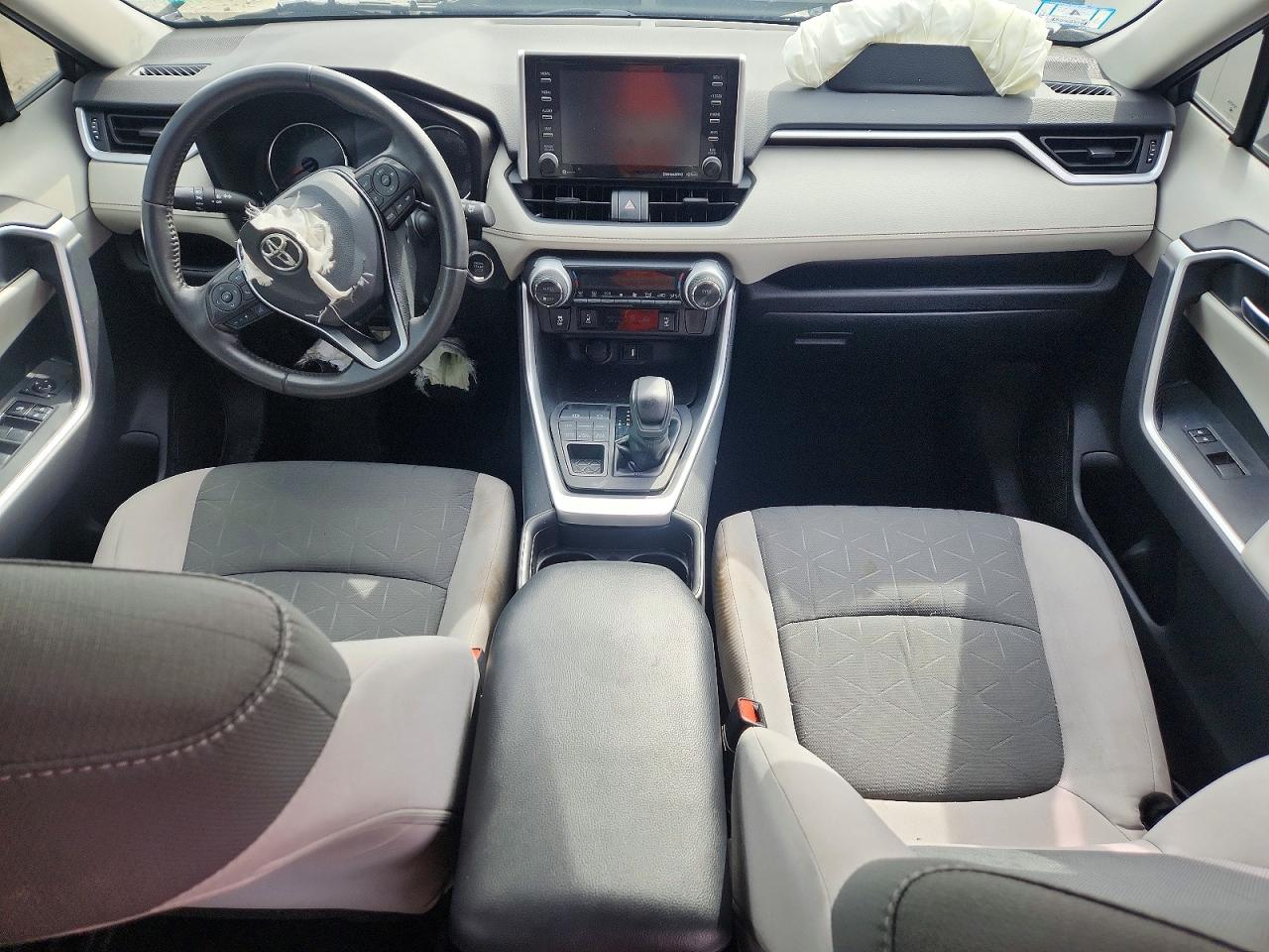 2019 TOYOTA RAV4 XLE photo 8