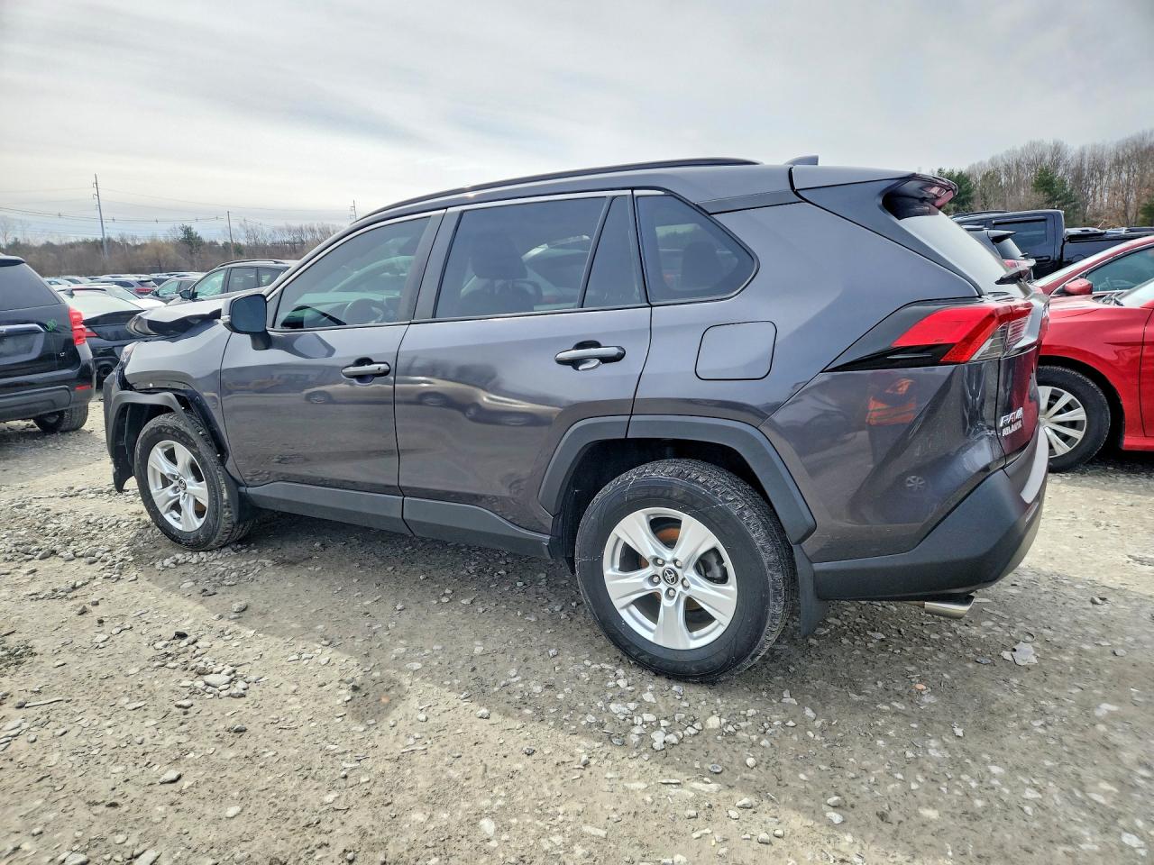2019 TOYOTA RAV4 XLE photo 2