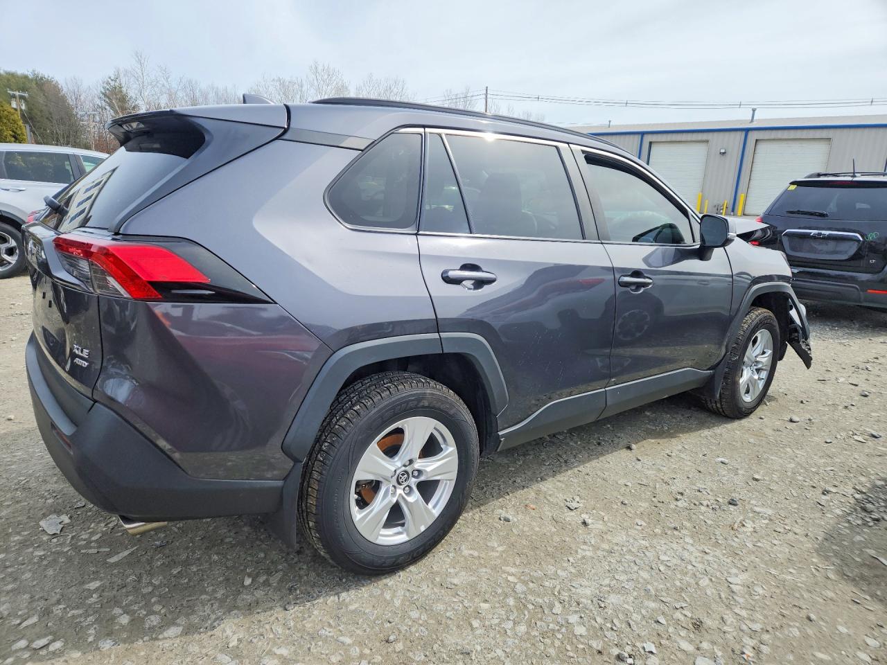 2019 TOYOTA RAV4 XLE photo 3