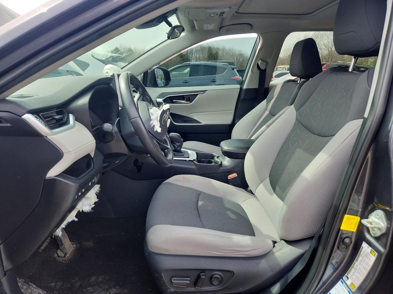 2019 TOYOTA RAV4 XLE photo 7