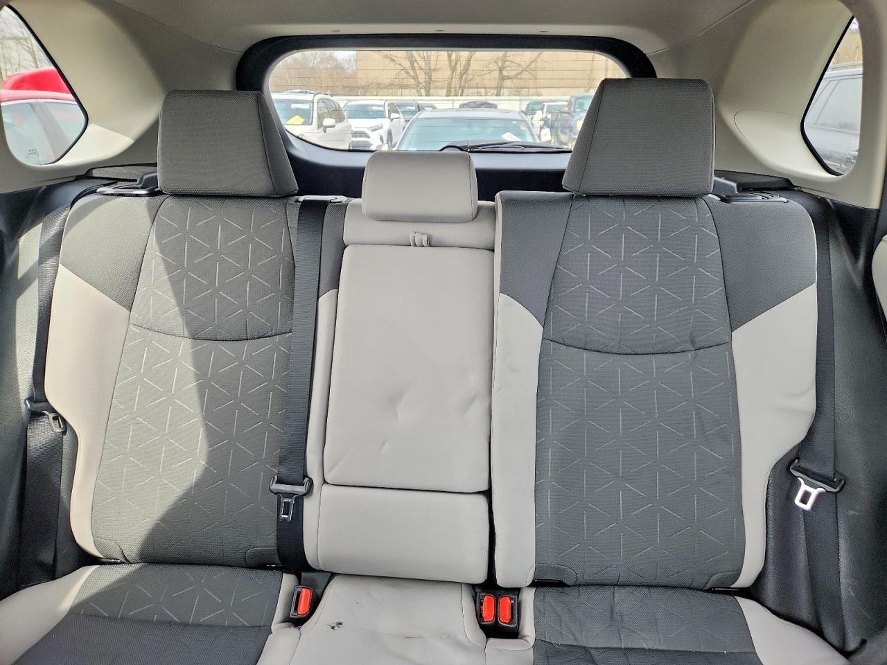 2019 TOYOTA RAV4 XLE photo 10