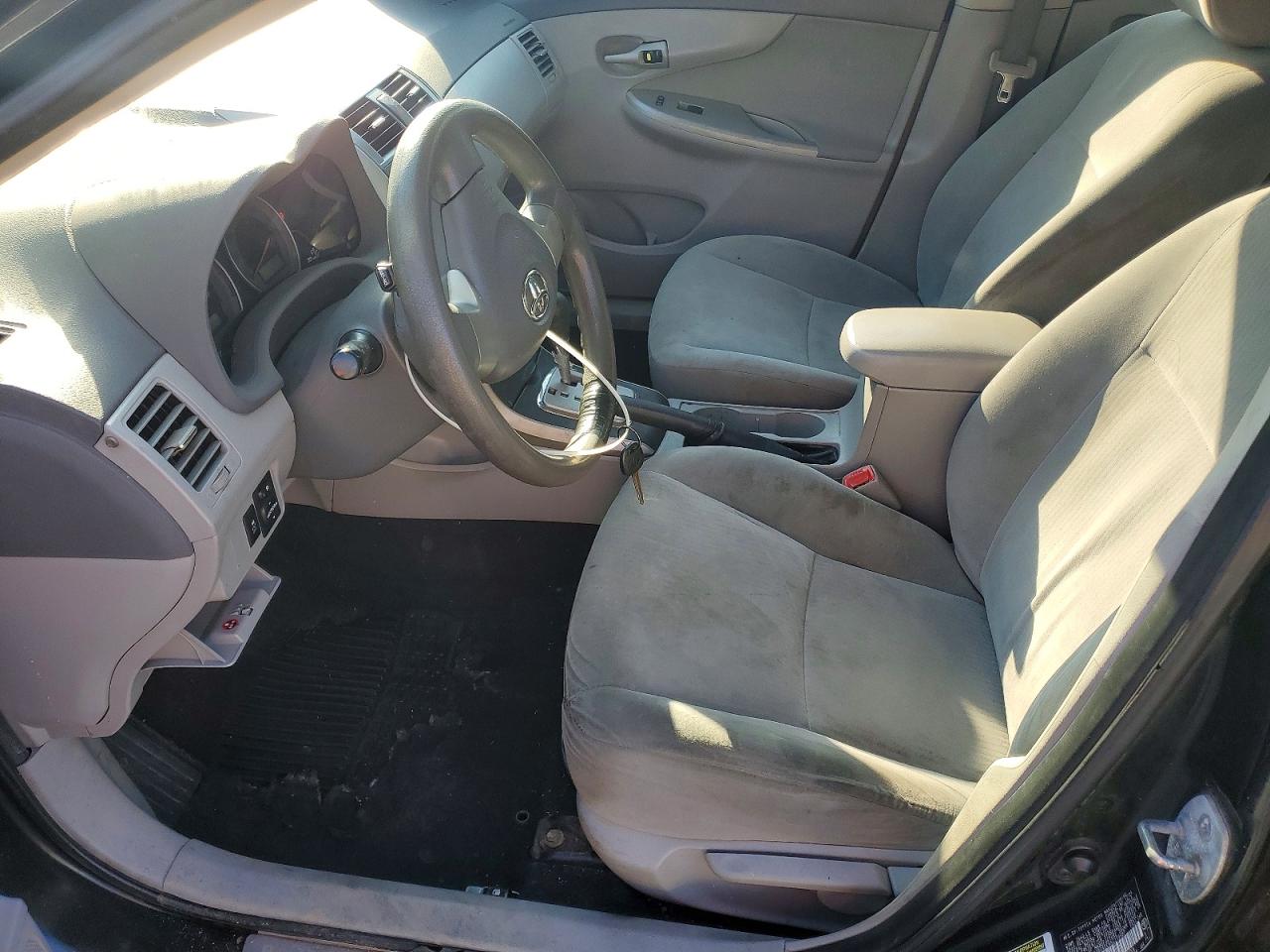 2010 TOYOTA COROLLA photo 13