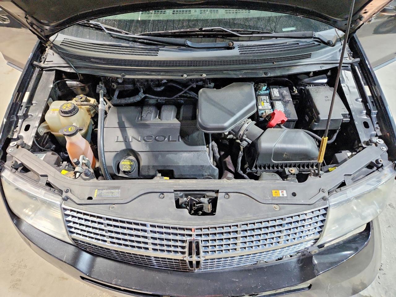 2010 LINCOLN TOWNHOUSE MKX photo 12