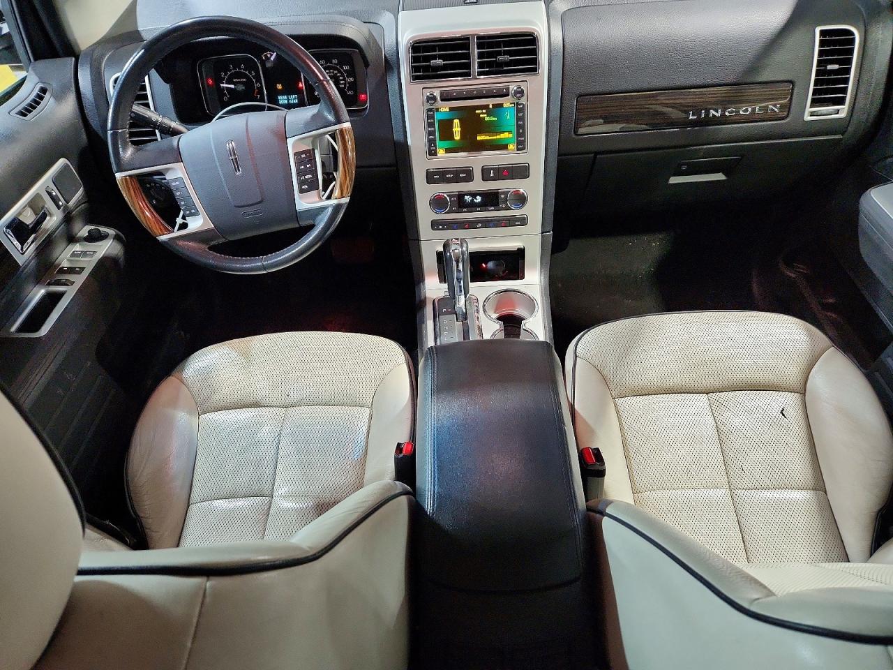 2010 LINCOLN TOWNHOUSE MKX photo 8
