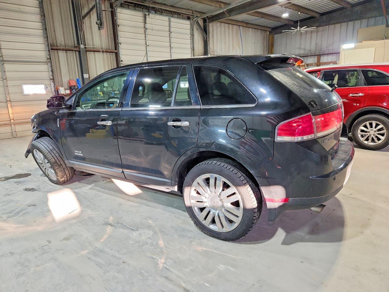 2010 LINCOLN TOWNHOUSE MKX photo 2