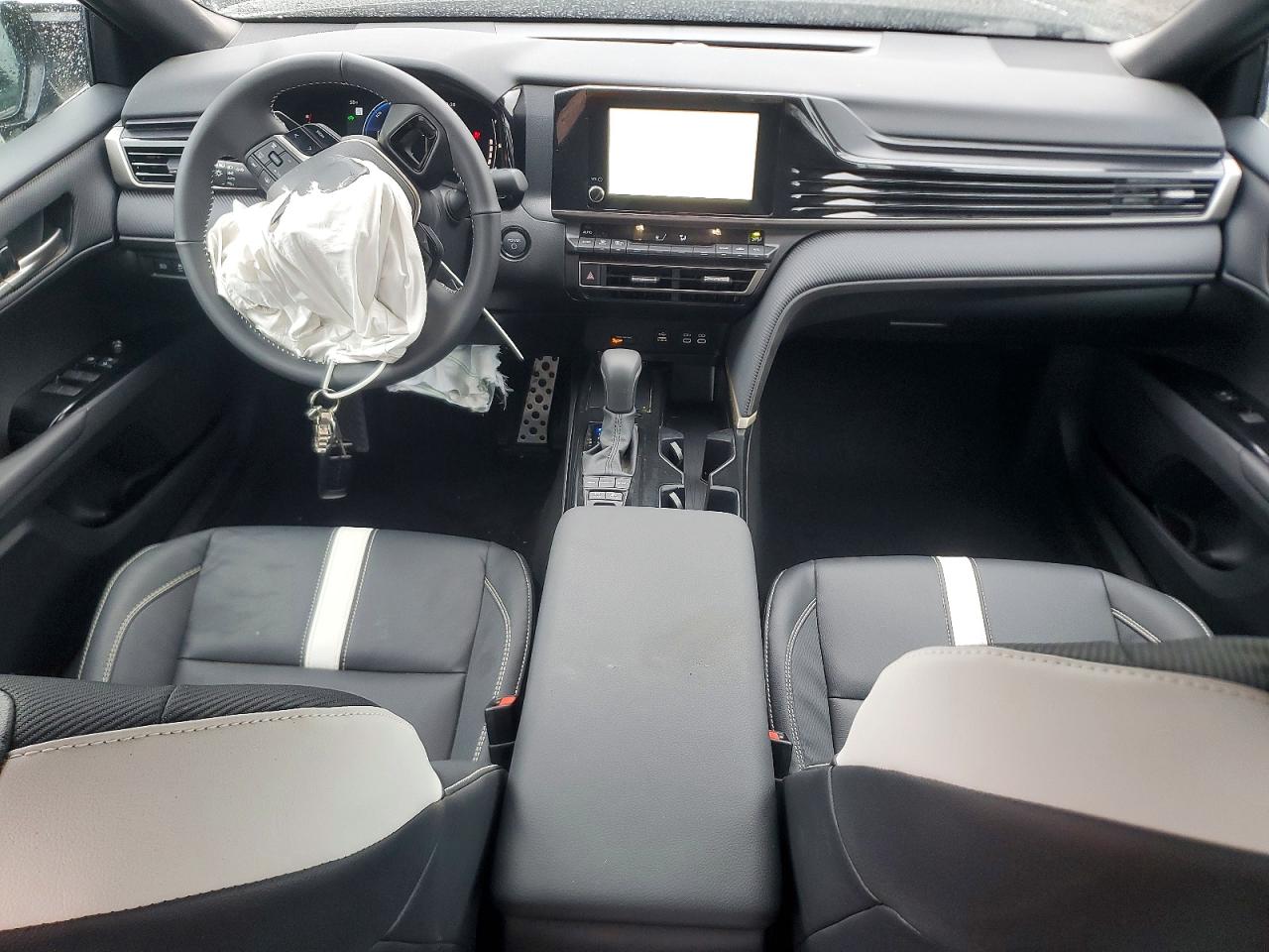 2026 TOYOTA CAMRY SE photo 23