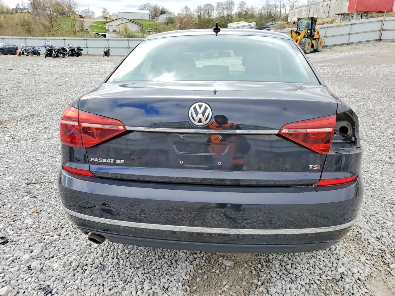 2017 VOLKSWAGEN PASSAT SE photo 11
