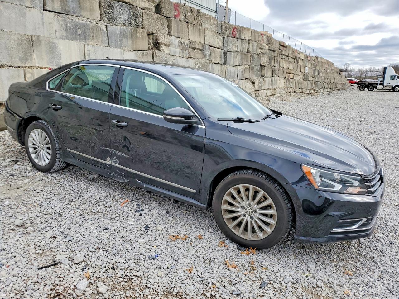 2017 VOLKSWAGEN PASSAT SE photo 7
