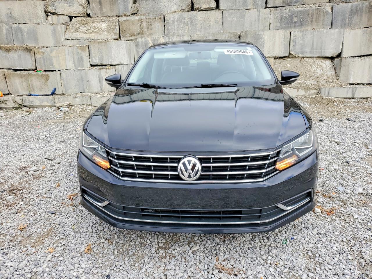2017 VOLKSWAGEN PASSAT SE photo 9
