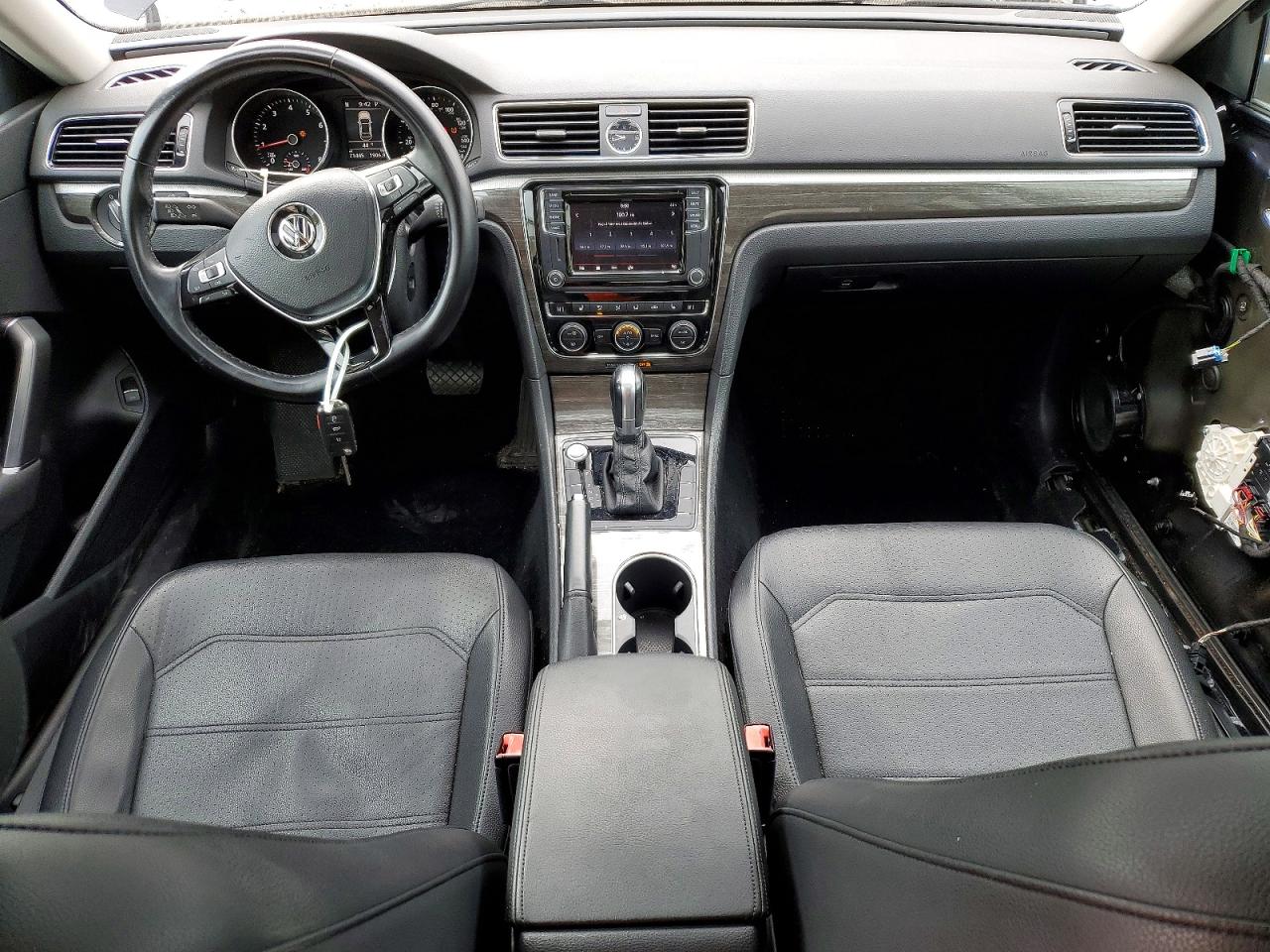 2017 VOLKSWAGEN PASSAT SE photo 15