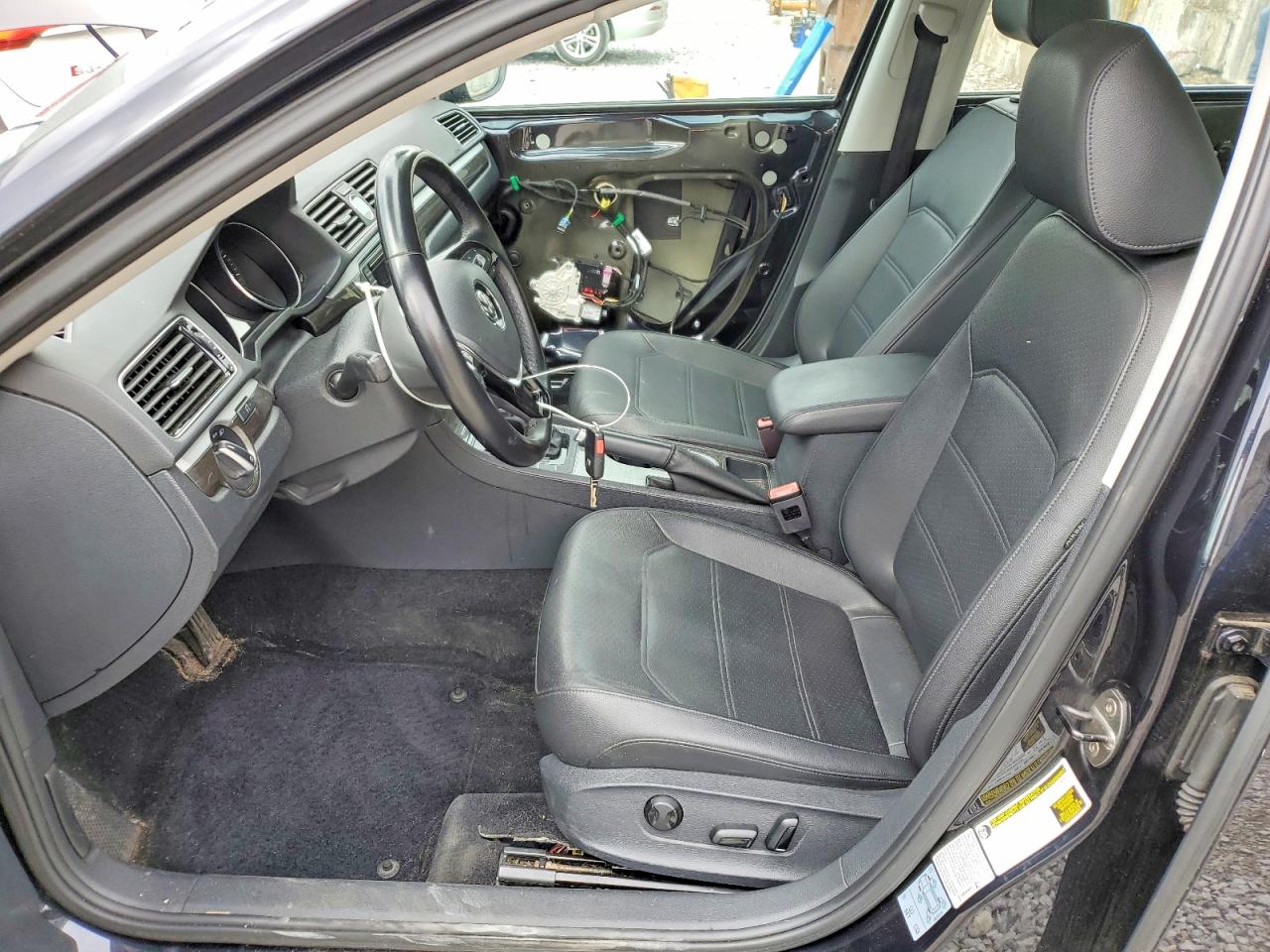 2017 VOLKSWAGEN PASSAT SE photo 13