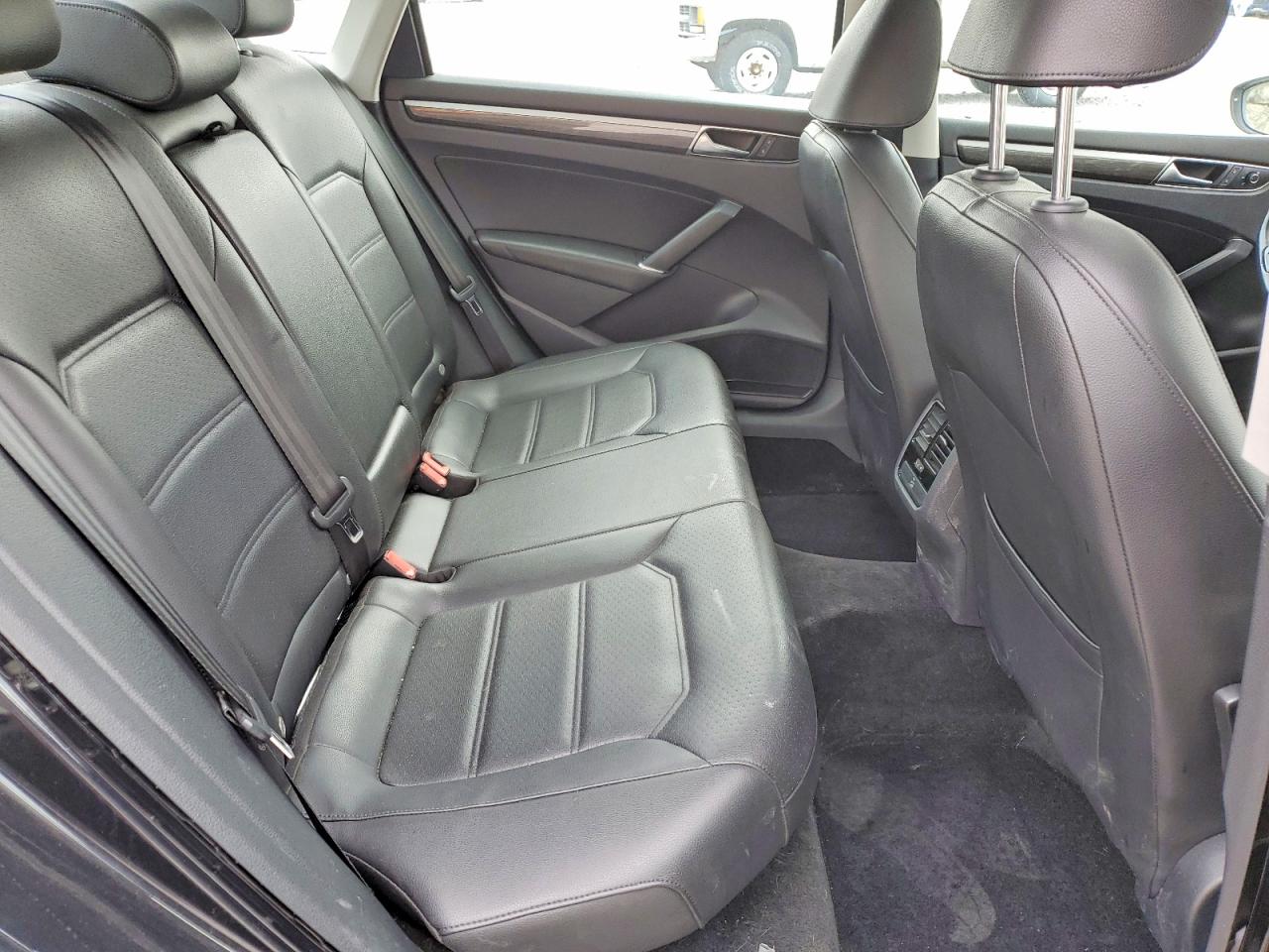 2017 VOLKSWAGEN PASSAT SE photo 19