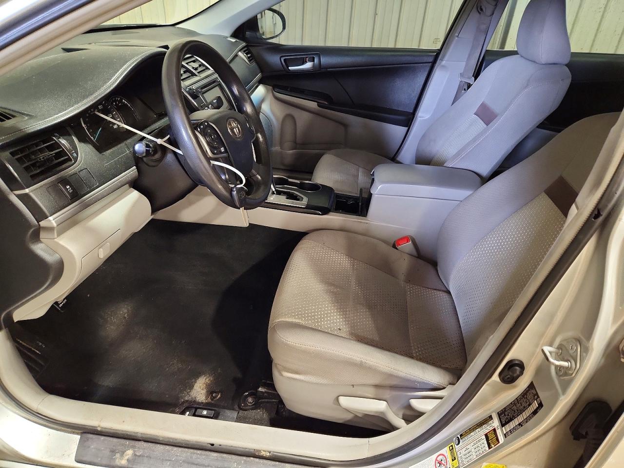 2012 TOYOTA CAMRY LE photo 13