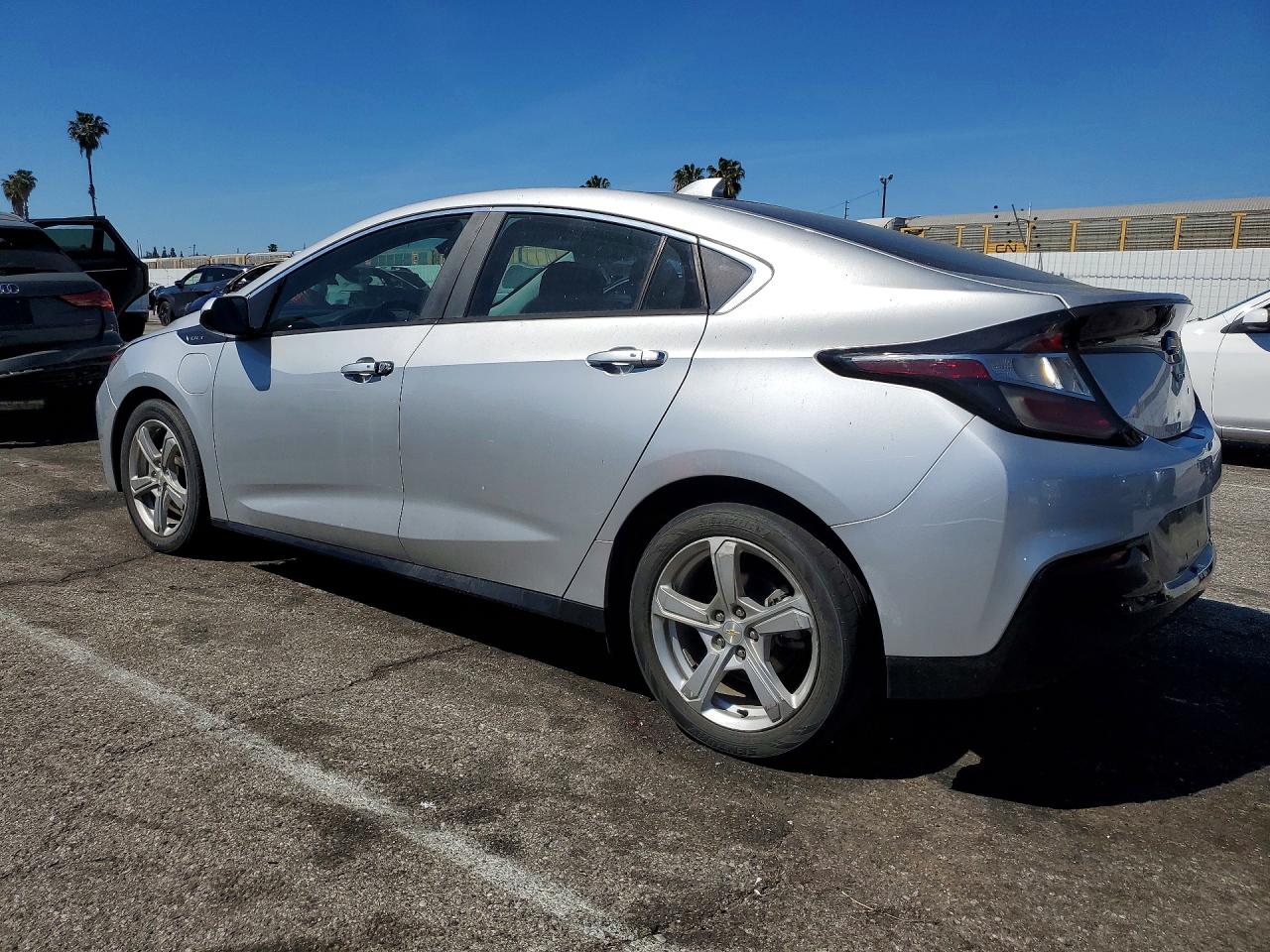 2017 CHEVROLET VOLT LT photo 2
