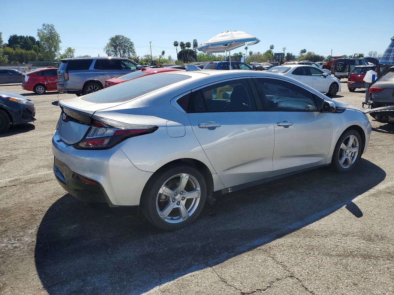 2017 CHEVROLET VOLT LT photo 3