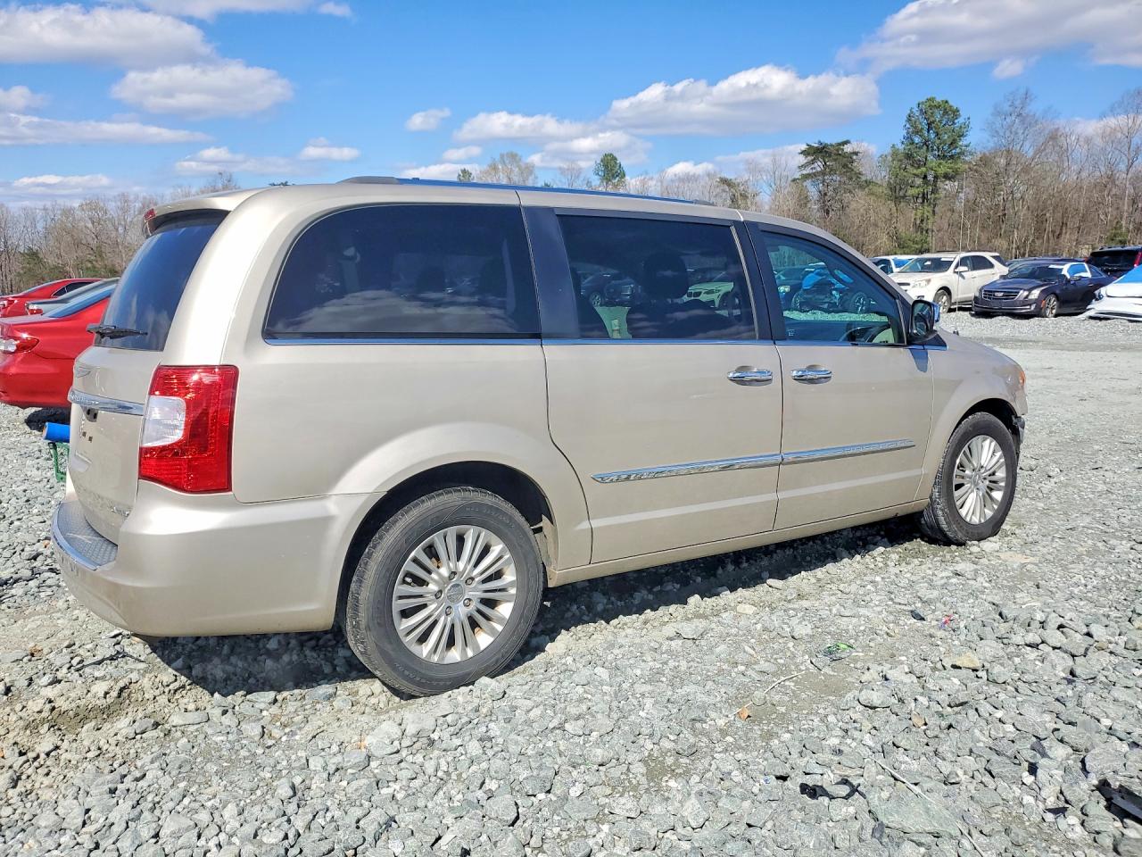 2015 CHRYSLER TOWN & COUNTRY LIMITED photo 5