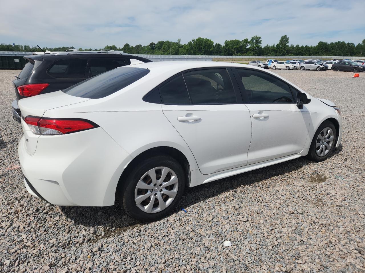 2021 TOYOTA COROLLA LE photo 3