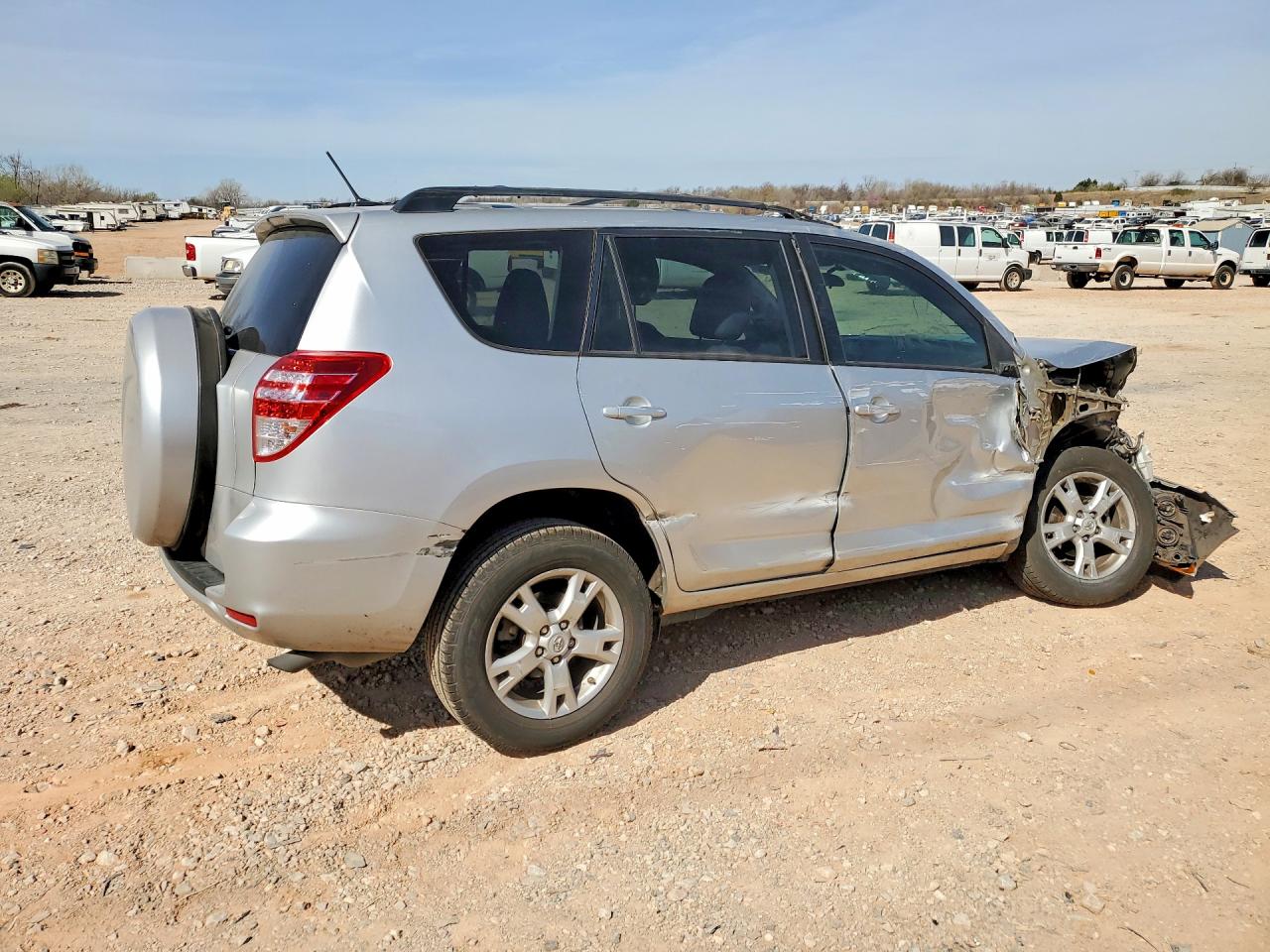 2011 TOYOTA RAV4 BASE photo 7