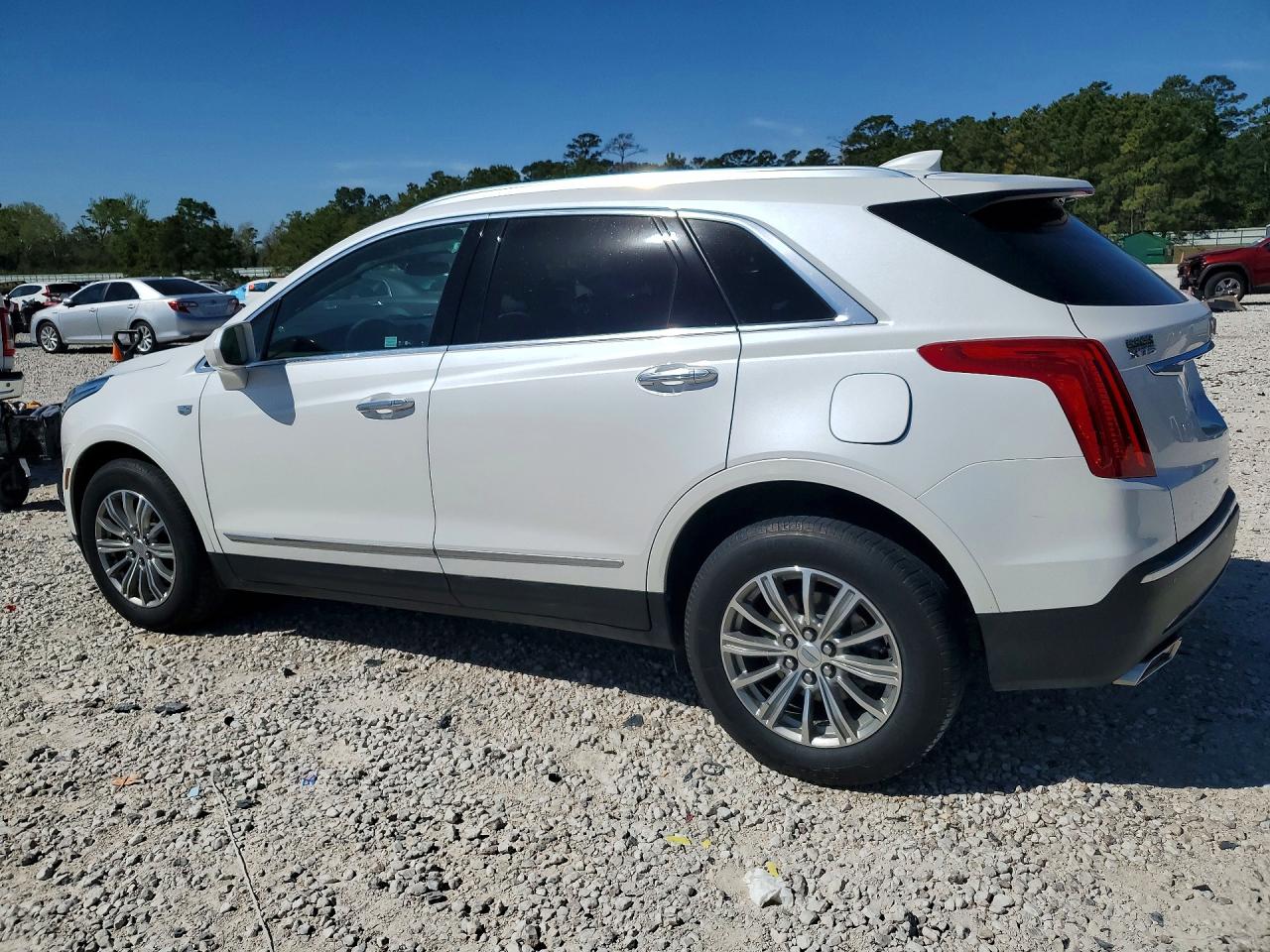 2017 CADILLAC XT5 LUXURY photo 3