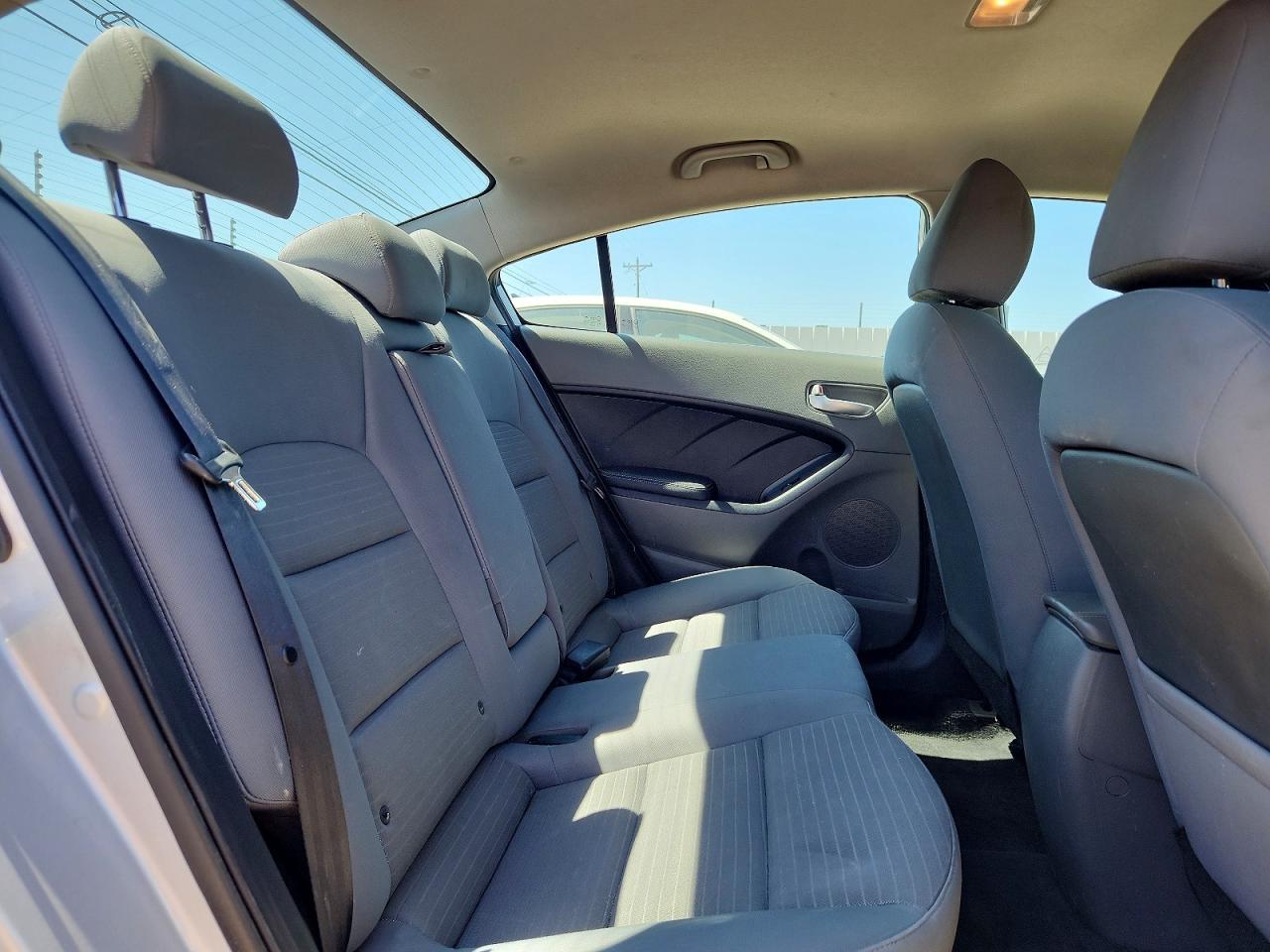 2017 KIA FORTE LX photo 10