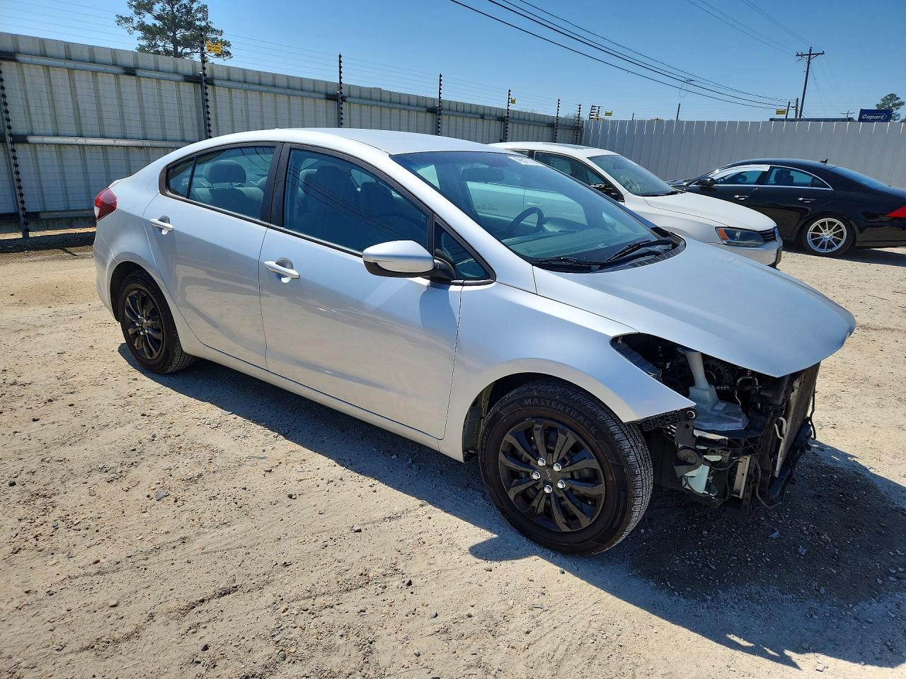 2017 KIA FORTE LX photo 4