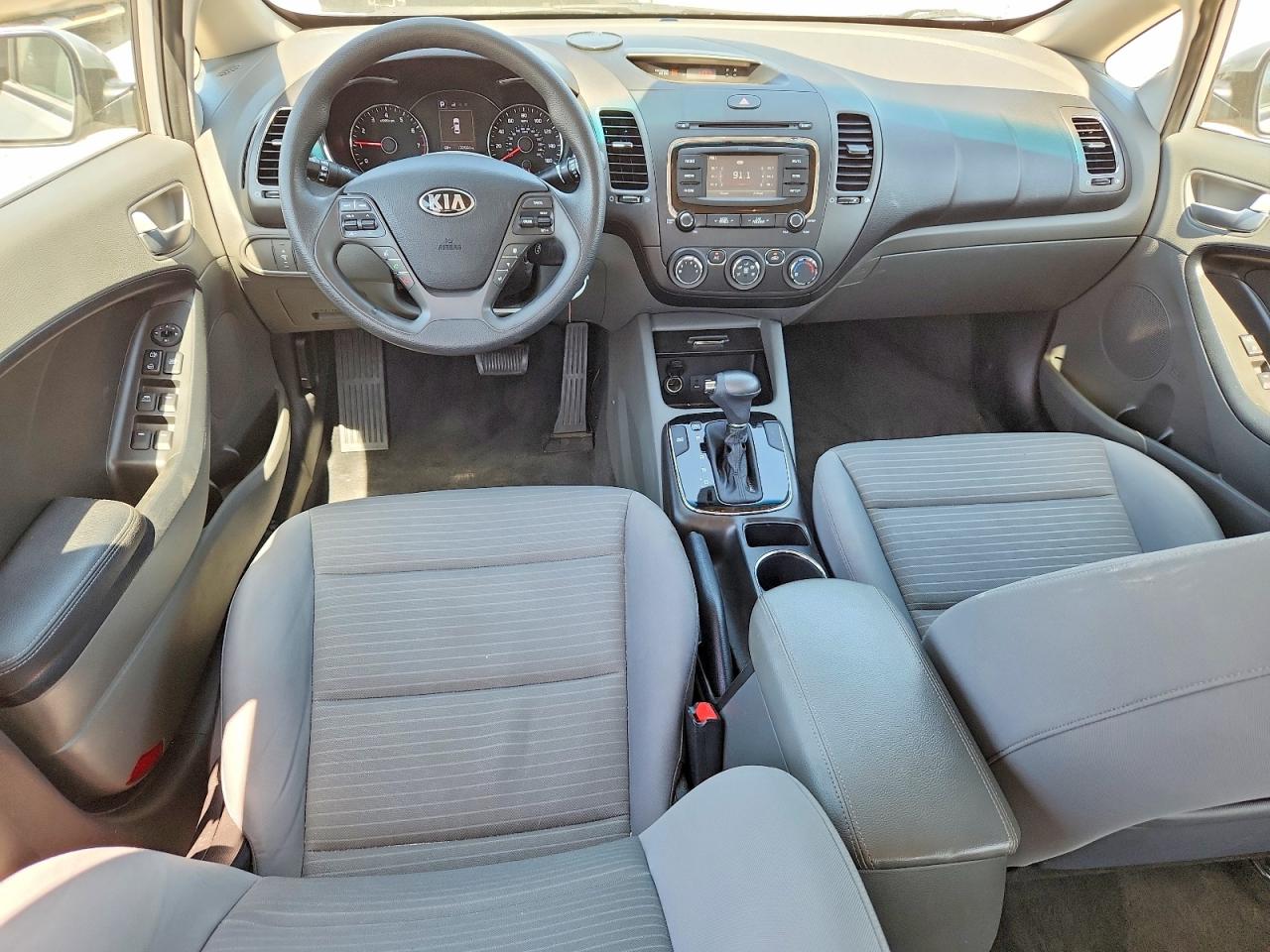 2017 KIA FORTE LX photo 8