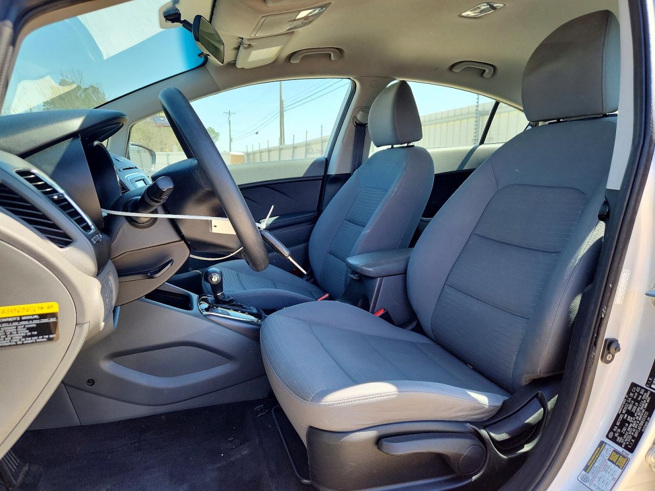2017 KIA FORTE LX photo 7