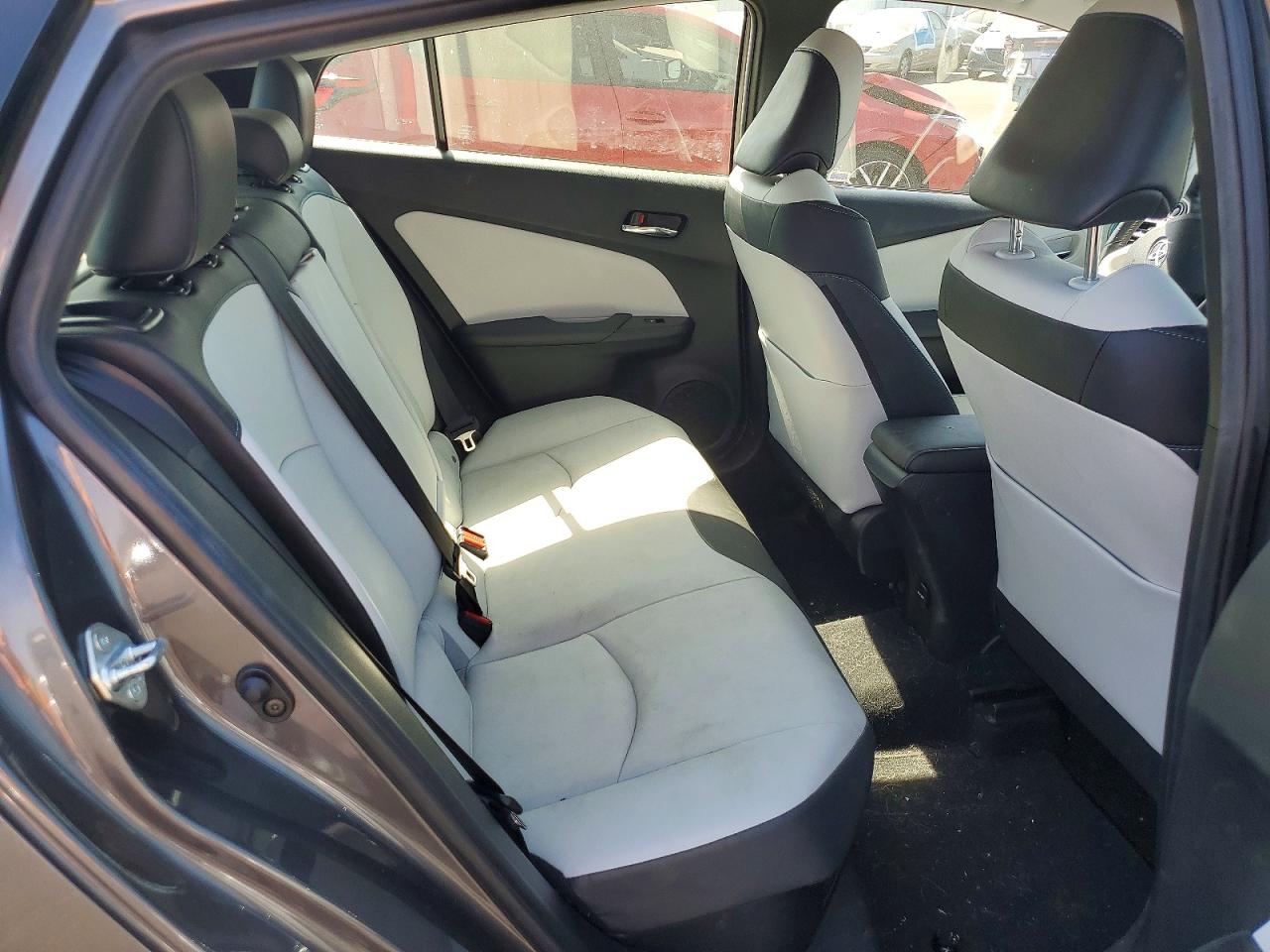 2017 TOYOTA PRIUS FOUR photo 19
