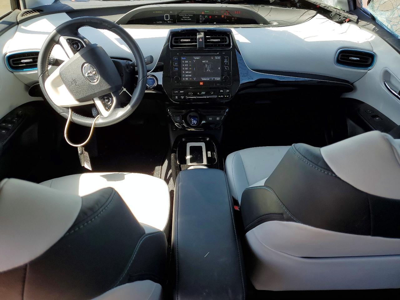 2017 TOYOTA PRIUS FOUR photo 15