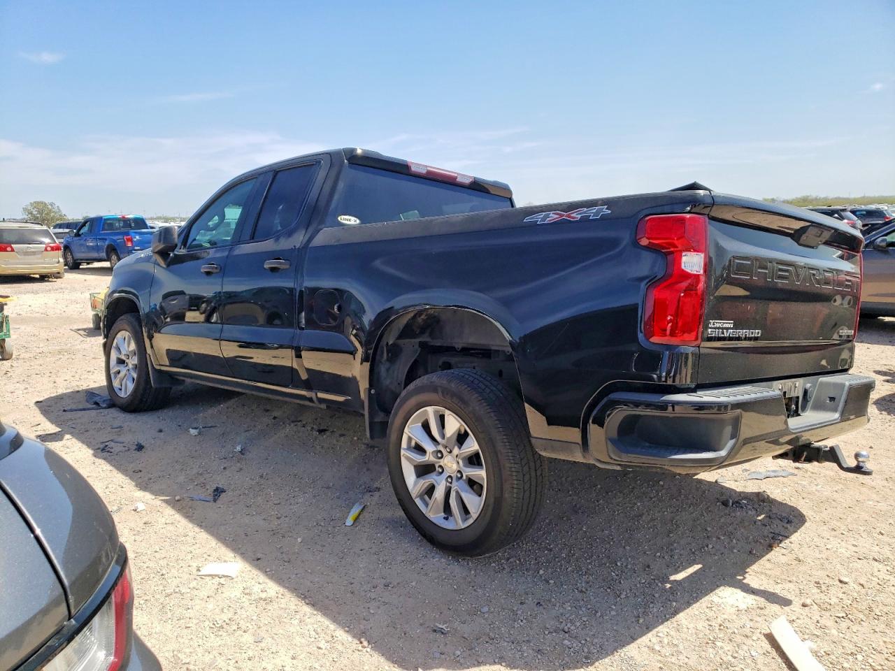 2020 CHEVROLET SILVERADO K1500 CUSTOM photo 2