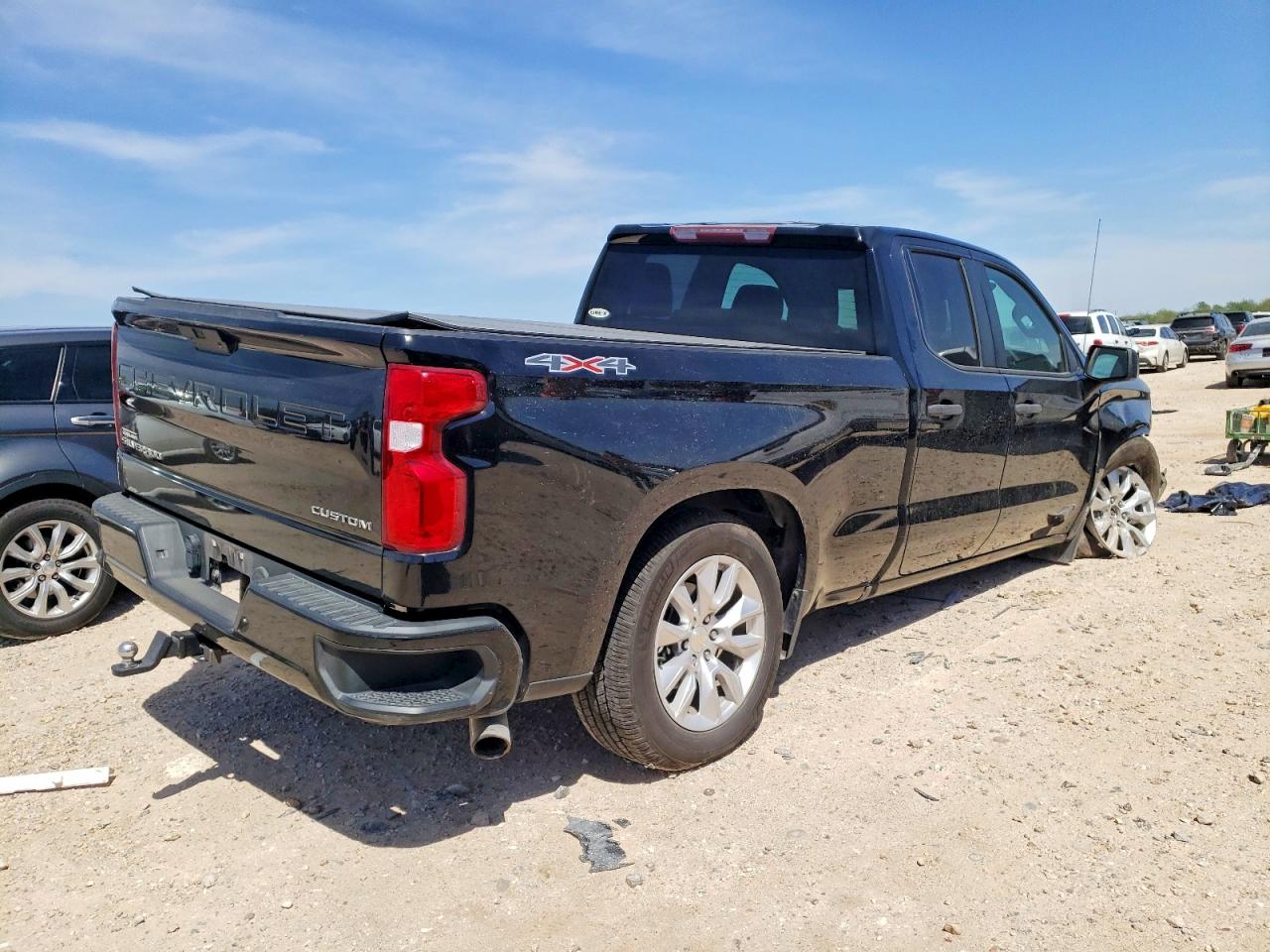 2020 CHEVROLET SILVERADO K1500 CUSTOM photo 3