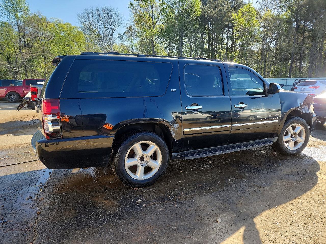 2009 CHEVROLET SUBURBAN C1500 LTZ photo 3