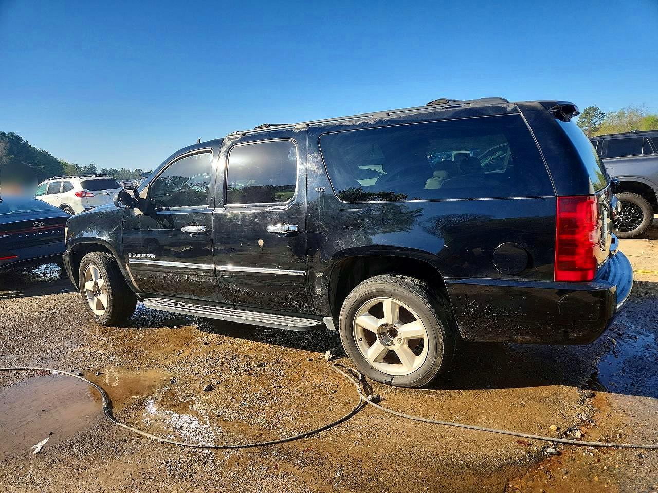2009 CHEVROLET SUBURBAN C1500 LTZ photo 2