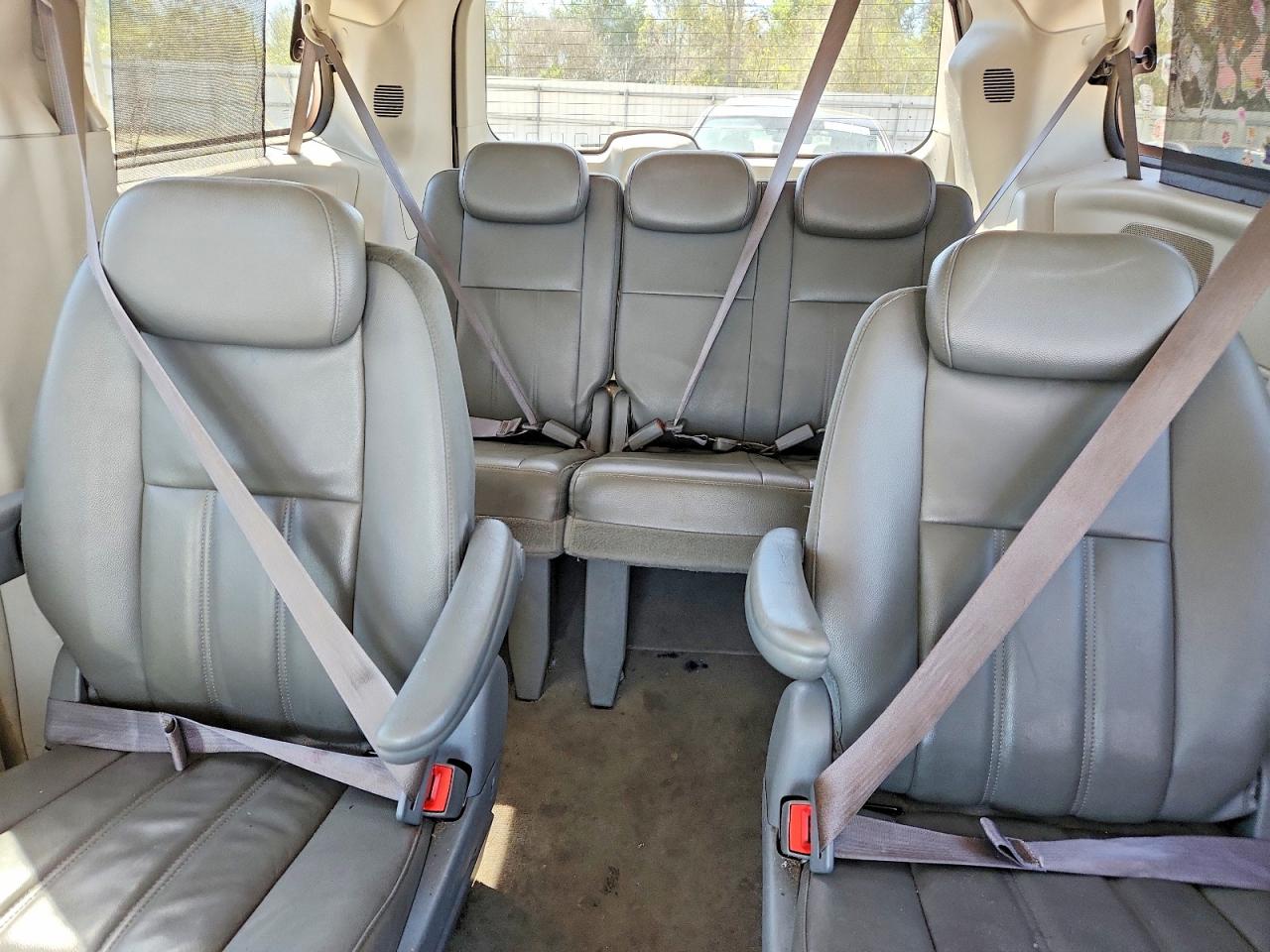2010 CHRYSLER TOWN & COUNTRY TOURING photo 19