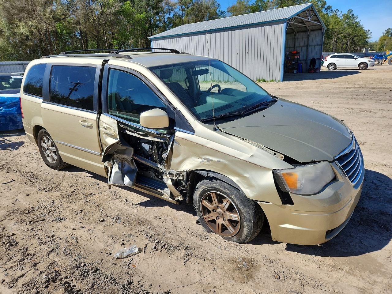 2010 CHRYSLER TOWN & COUNTRY TOURING photo 7