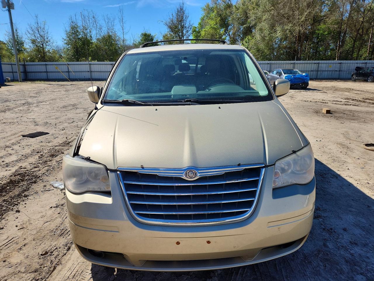 2010 CHRYSLER TOWN & COUNTRY TOURING photo 9