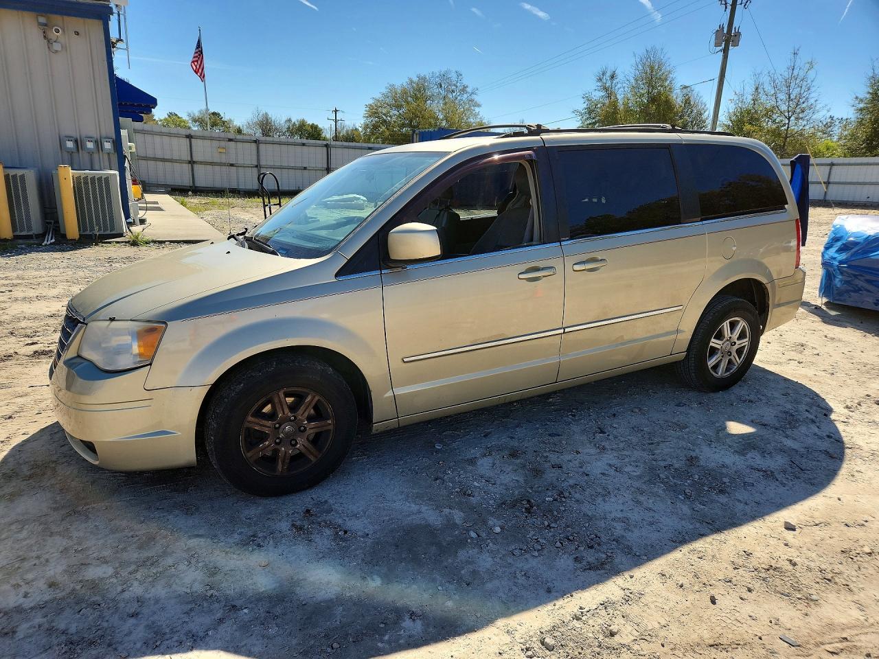 2010 CHRYSLER TOWN & COUNTRY