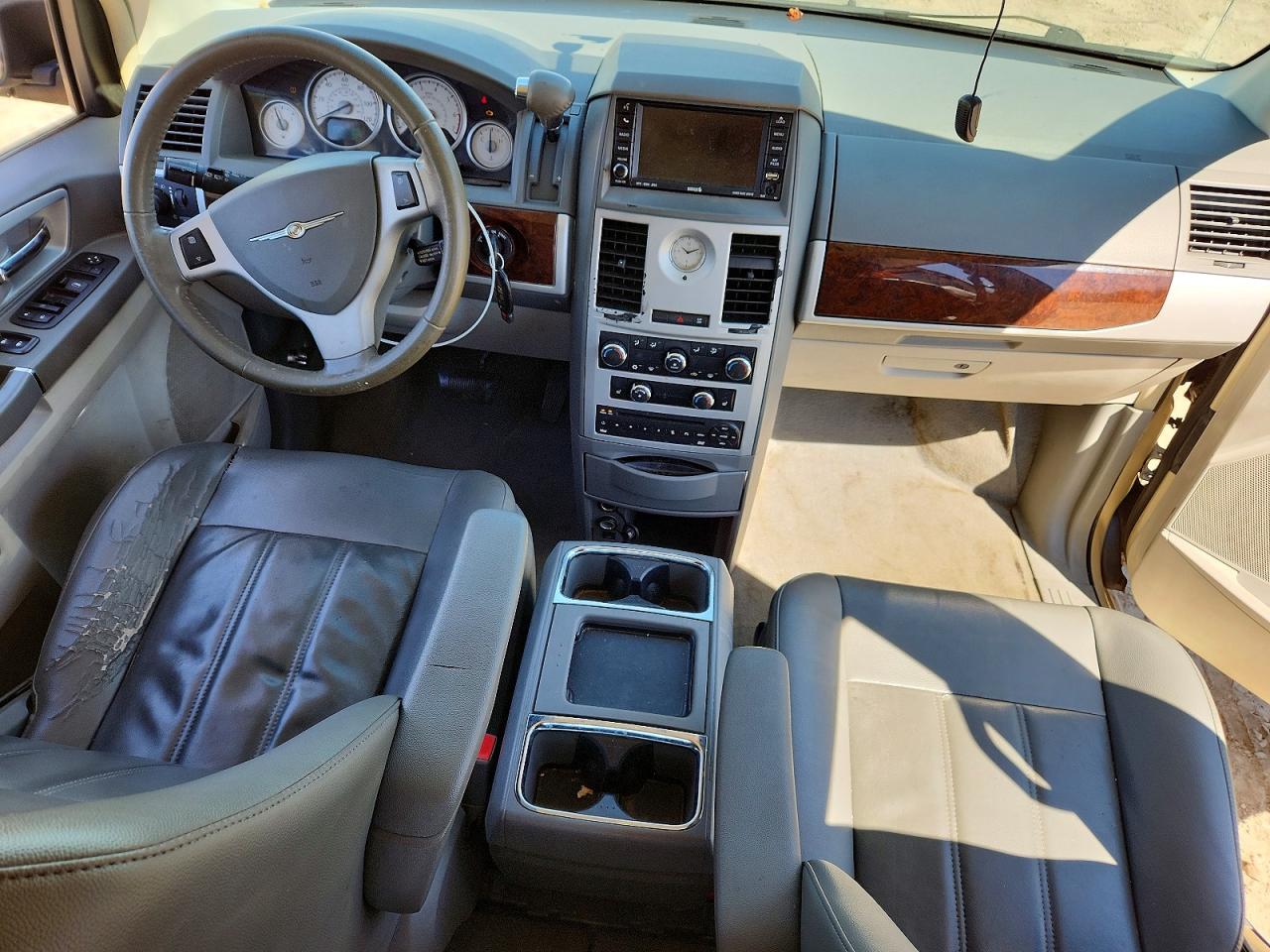 2010 CHRYSLER TOWN & COUNTRY TOURING photo 15