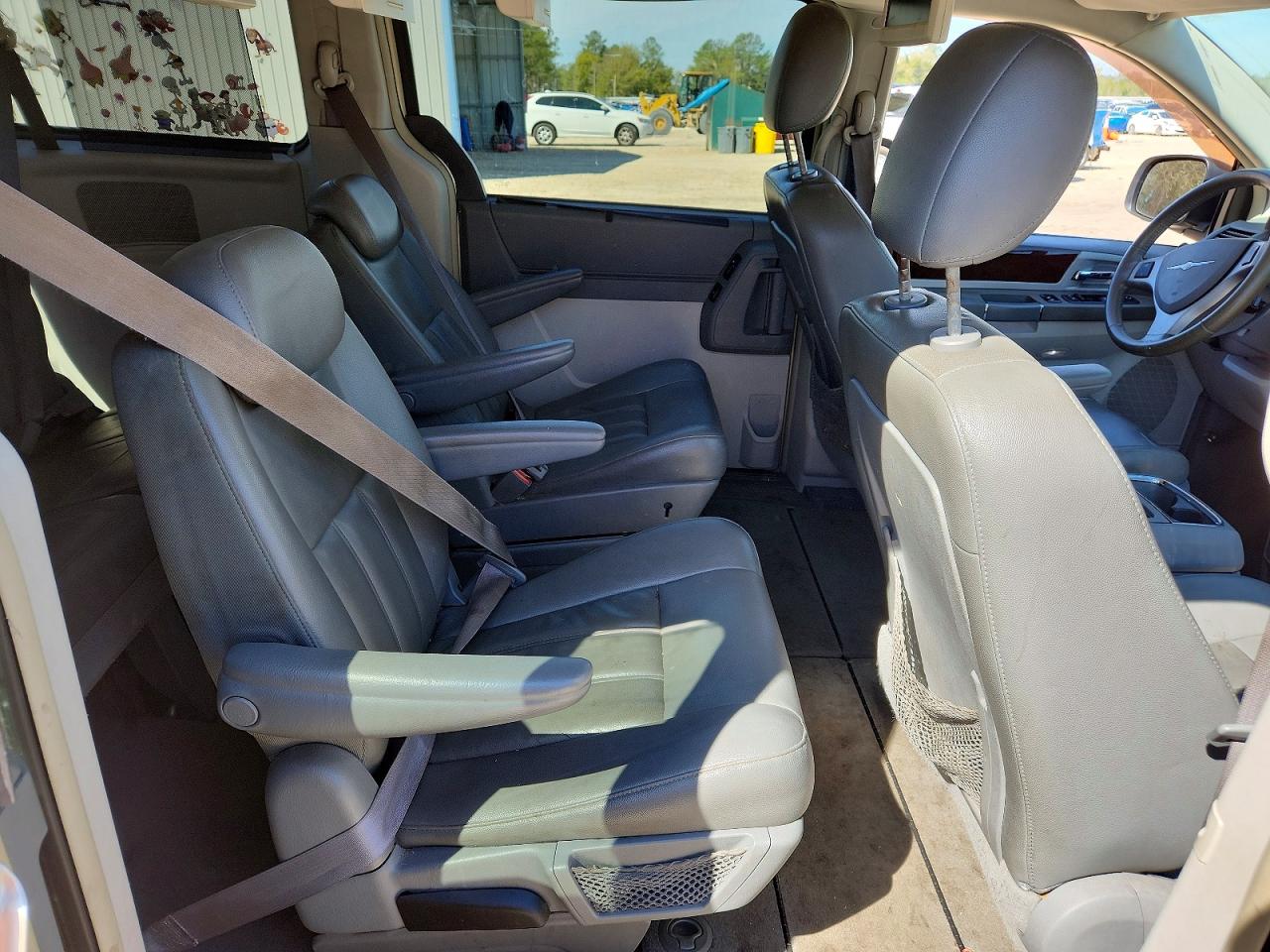 2010 CHRYSLER TOWN & COUNTRY TOURING photo 21