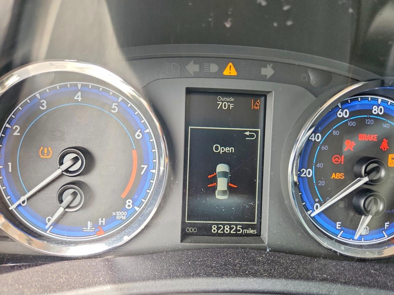 2018 TOYOTA COROLLA SE photo 9