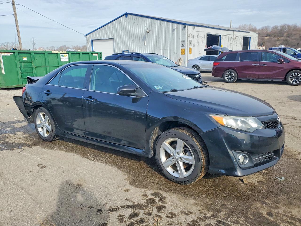 2013 TOYOTA CAMRY SE photo 4