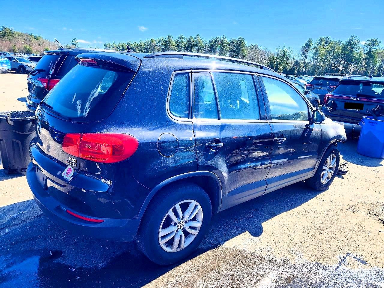 2016 VOLKSWAGEN TIGUAN S photo 3