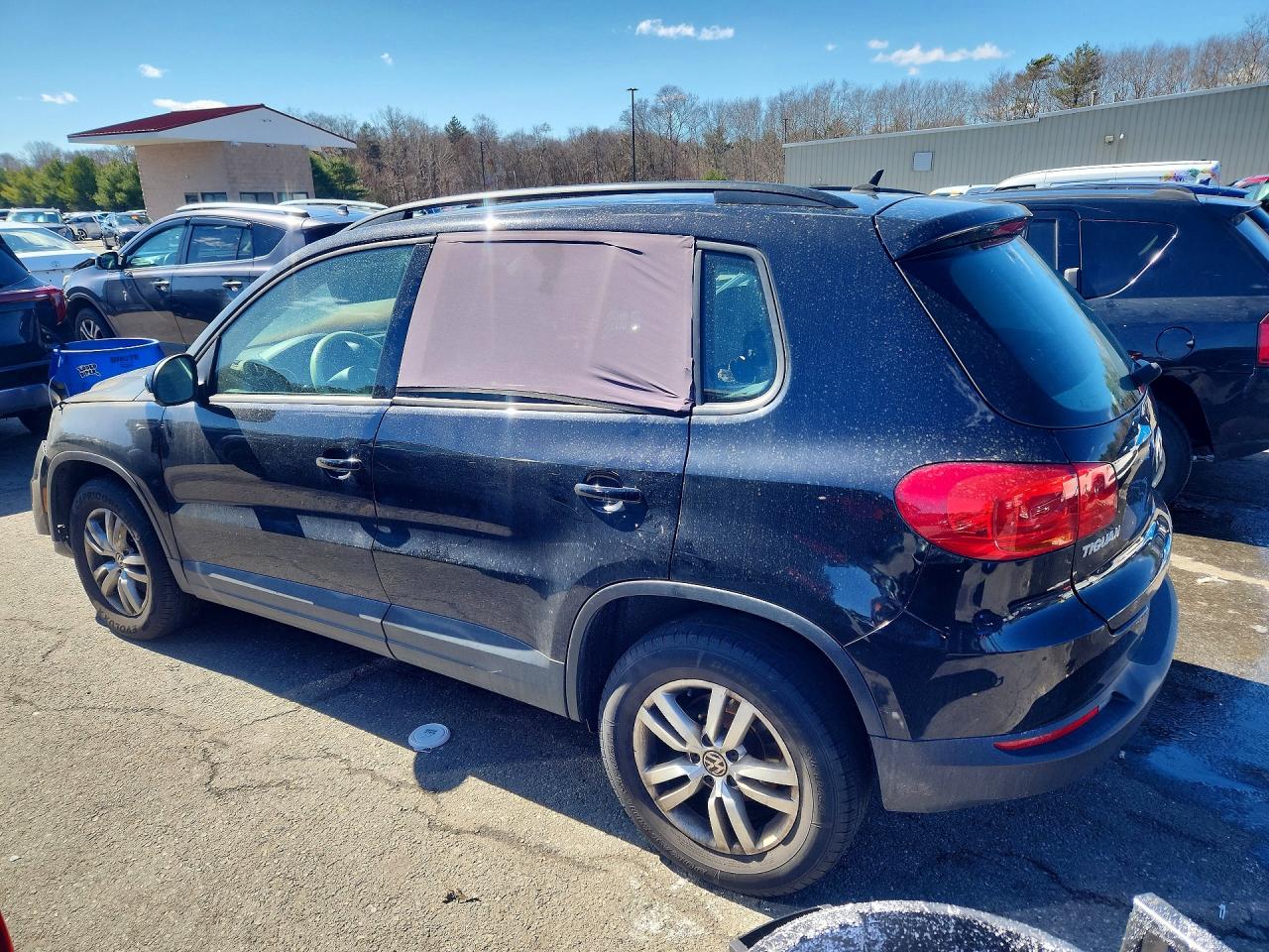 2016 VOLKSWAGEN TIGUAN S photo 2