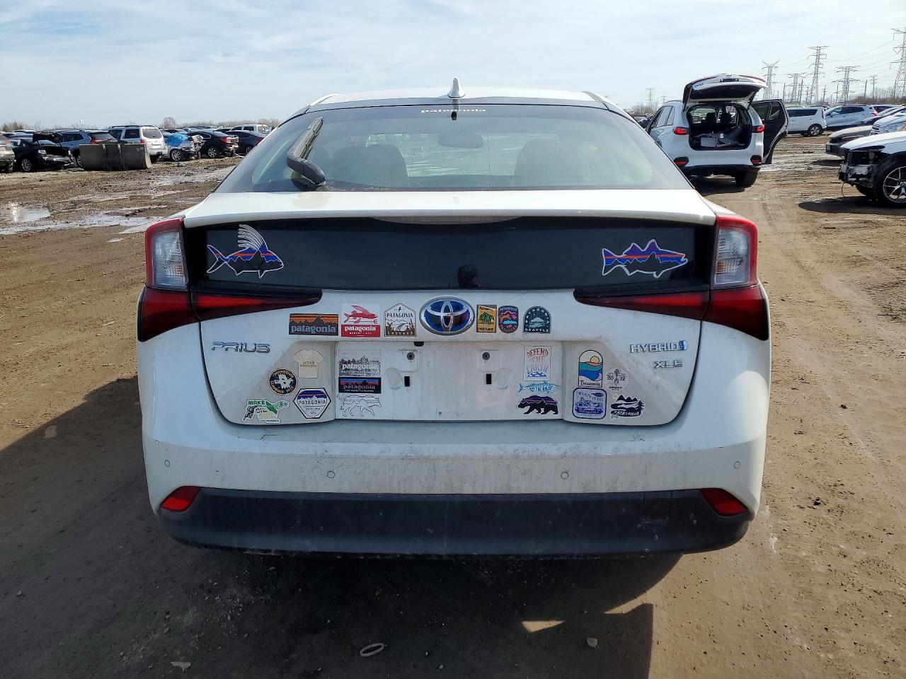 2019 TOYOTA PRIUS XLE photo 11
