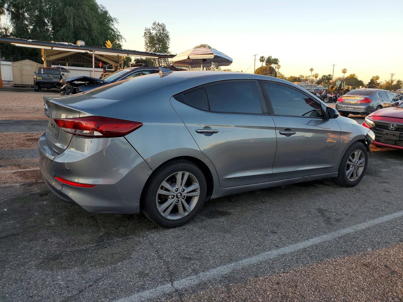 2018 HYUNDAI ELANTRA SEL photo 5